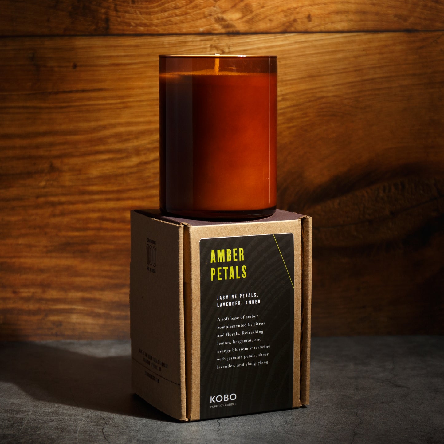 Alternate Image of Amber Petals Woodblock 15 oz Candle